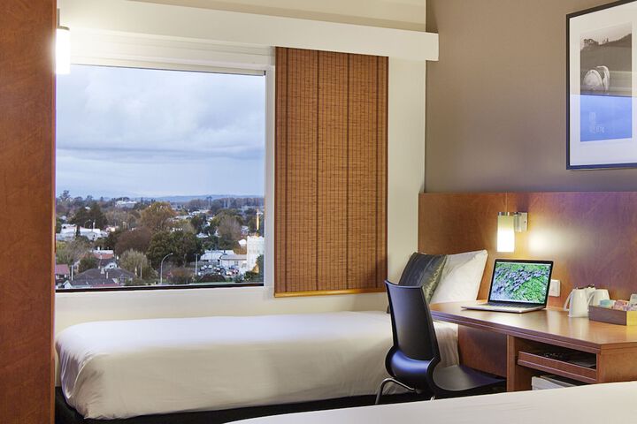 Room 10 of 43