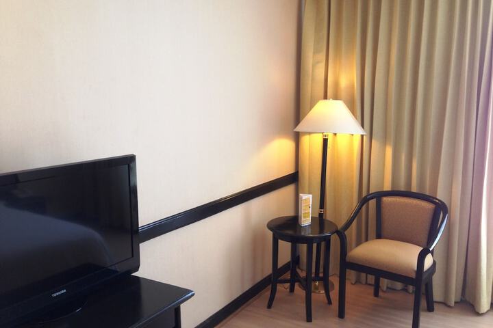 Room 25 of 76