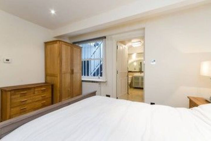 Room 11 of 23