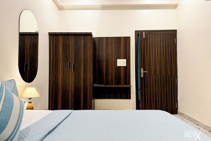 Room 9 of 36