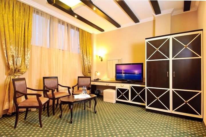 Room 15 of 48