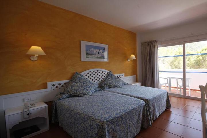Room 1 of 4