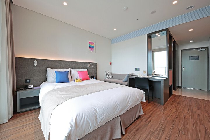 Room 14 of 93