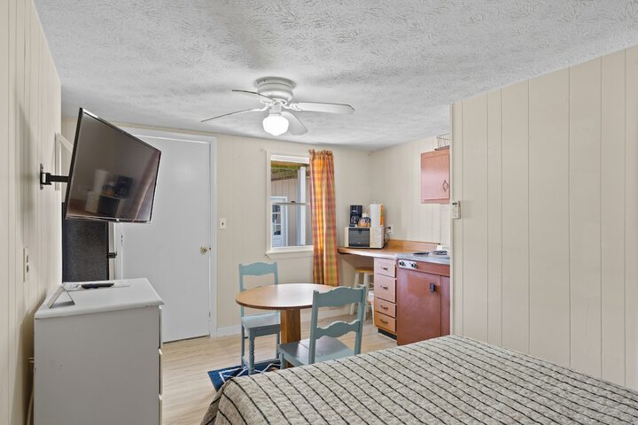 Room 12 of 37