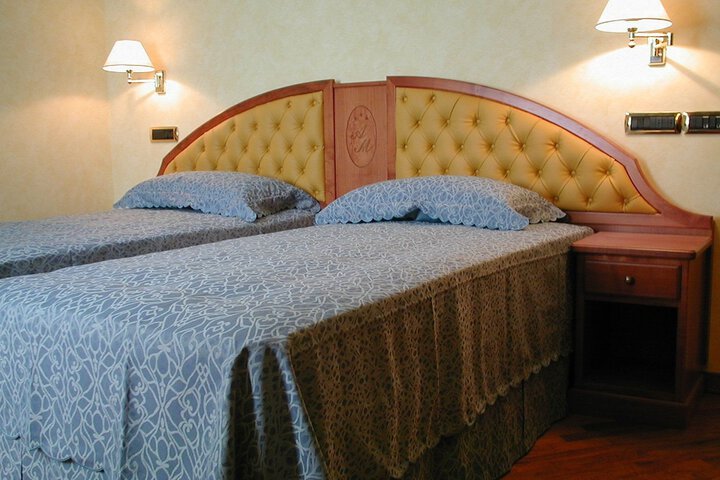 Room 5 of 33
