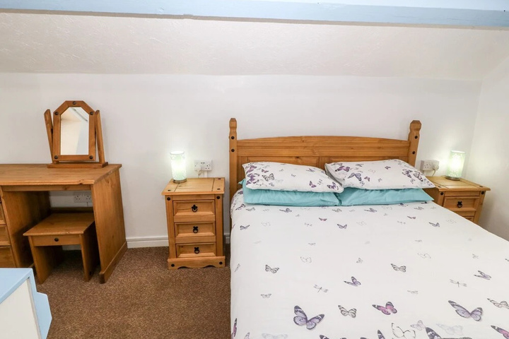 Room 5 of 13