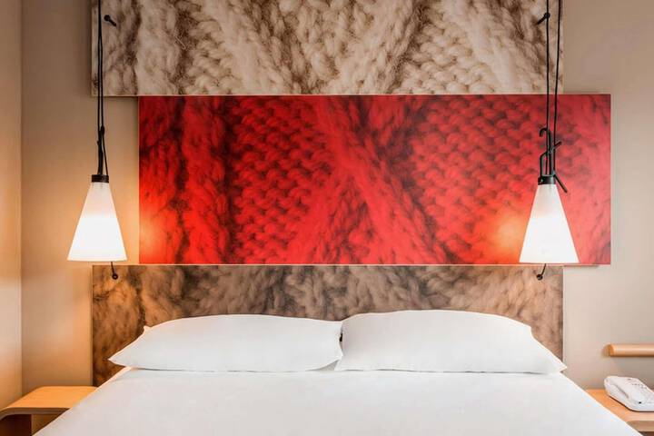 Room 10 of 65