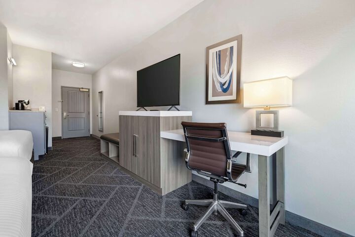 2 Queen Beds Hearing Accessible Room (5 of 7)