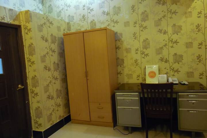 Room 30 of 40