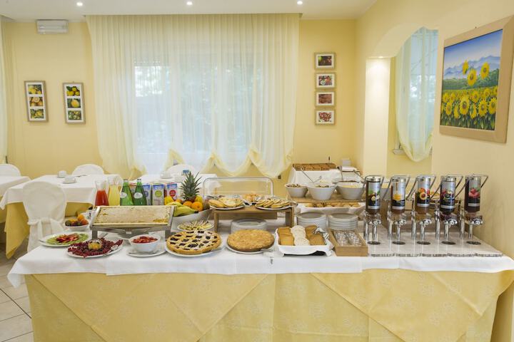 Breakfast/Coffee Service 39 of 44