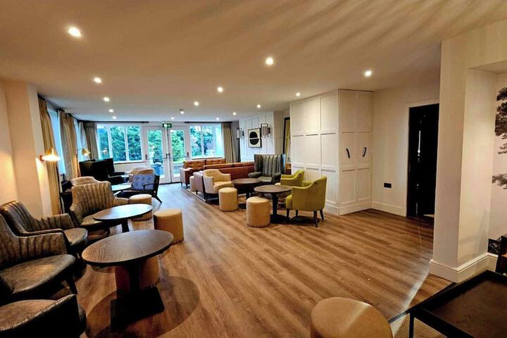 Lounge 120 of 153