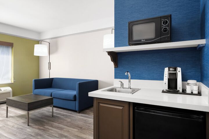 Room 33 of 68