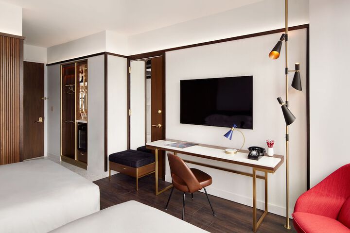 Room 11 of 28