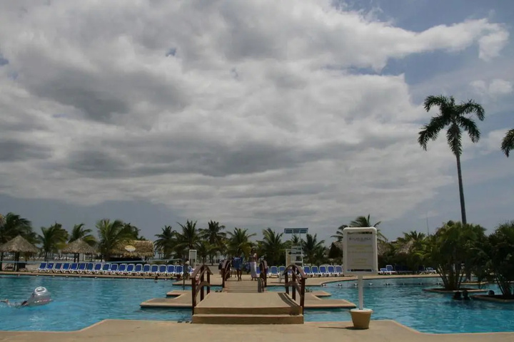 Pool 6 of 13