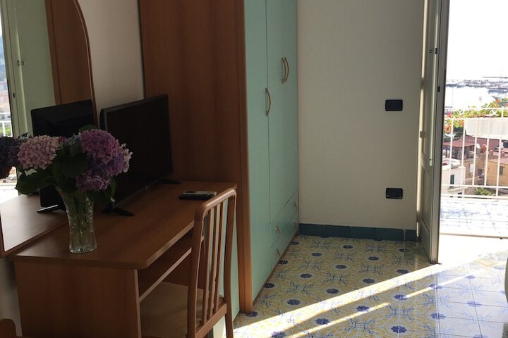 Room 9 of 52