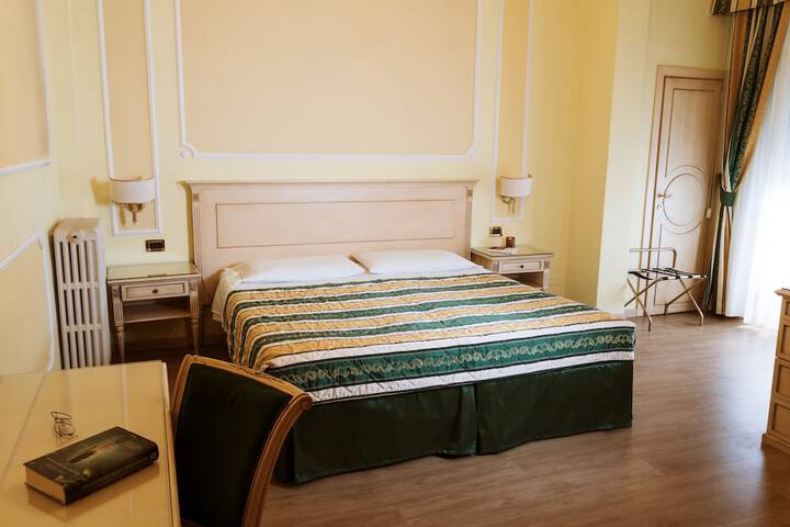 Room 12 of 38