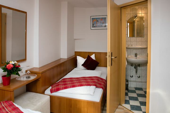 Room 5 of 35