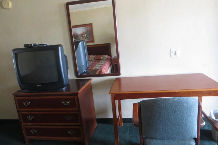 Room 4 of 11