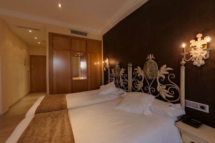 Room 6 of 70