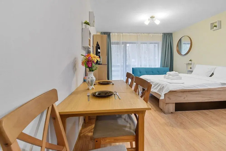 Room 4 of 12