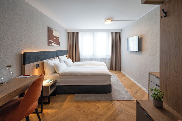 Room 10 of 45