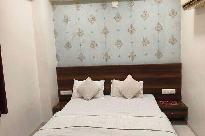Room 8 of 14