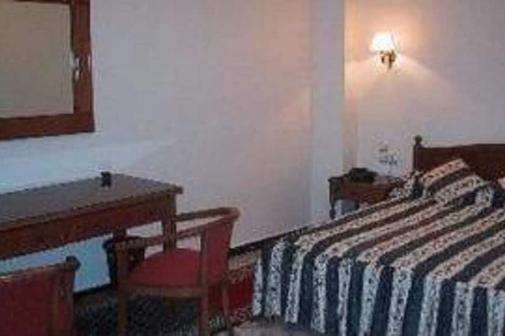 Room 9 of 27