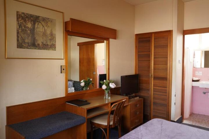 Room 14 of 34