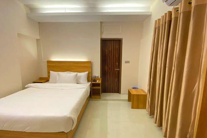 Room 6 of 15
