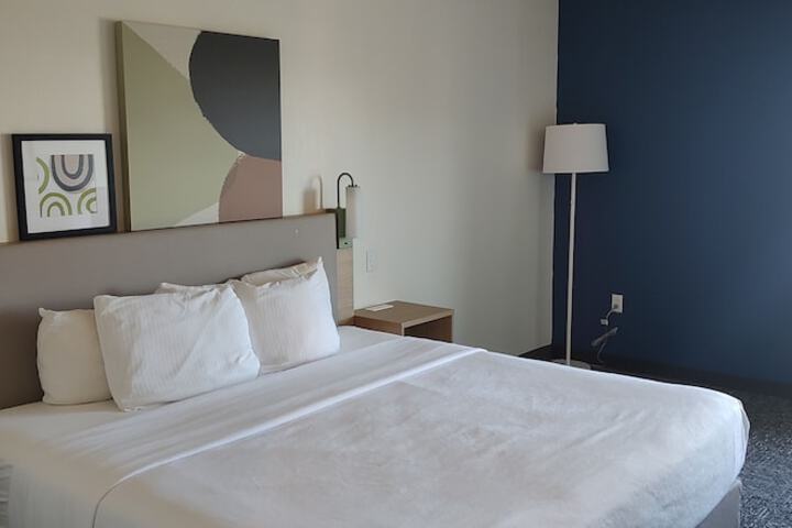 Room 18 of 40