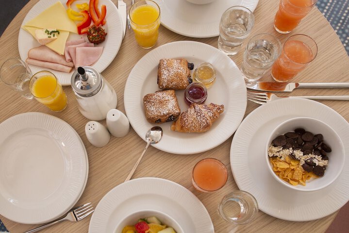 Breakfast/Coffee Service 37 of 50