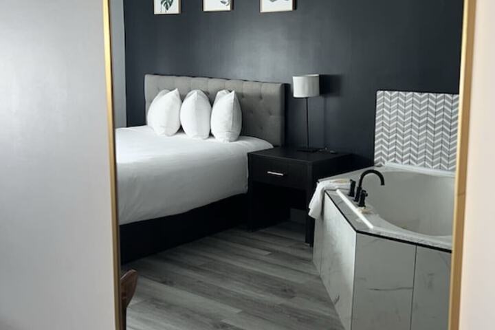 Superior Room 1 Queen Bed Kitchenette (22 of 26)