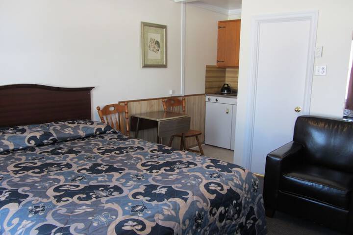 Room 8 of 33