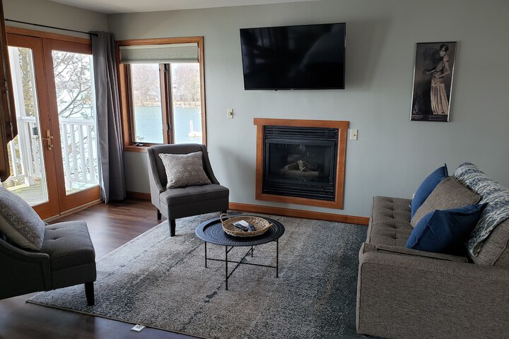 Snug Harbor Inn in Sturgeon Bay, WI