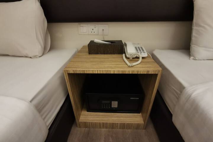 Room 12 of 31