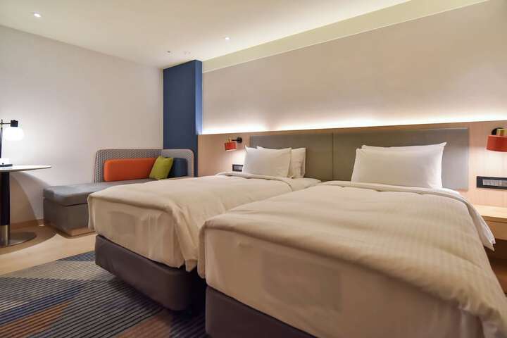 Room 20 of 76