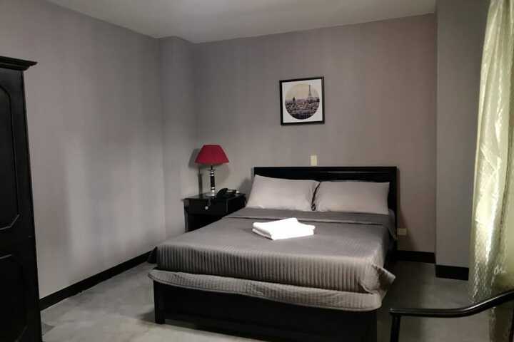 Room 2 of 32