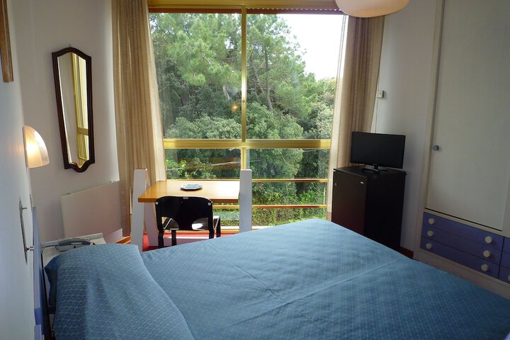 Room 12 of 48