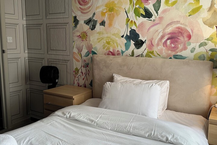 Room 53 of 171