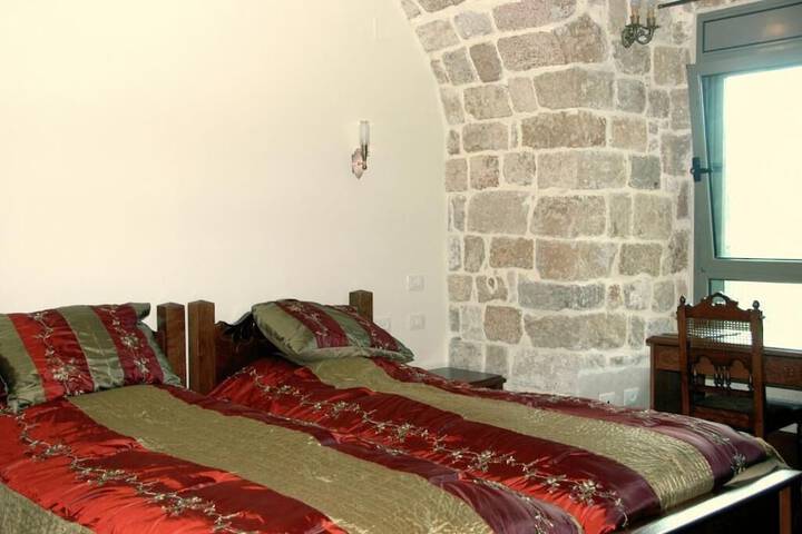 Room 4 of 27
