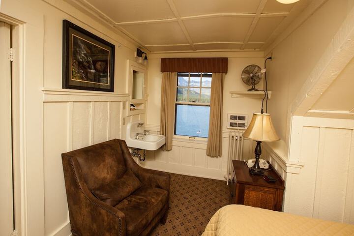 Room 17 of 26