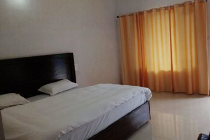 Room 5 of 6