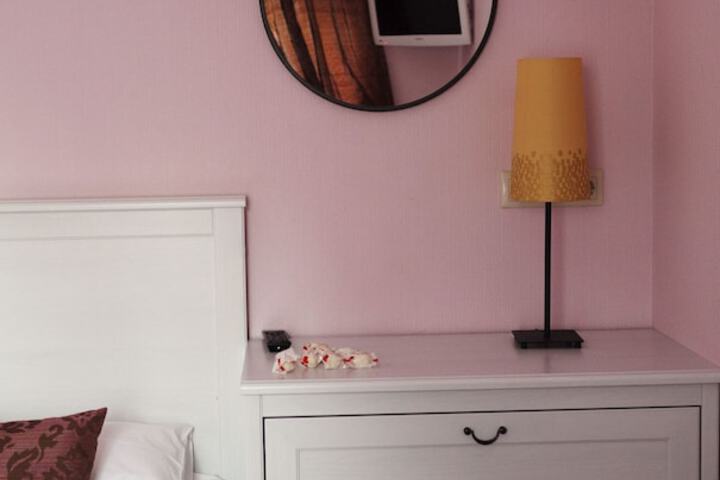 Room 12 of 77