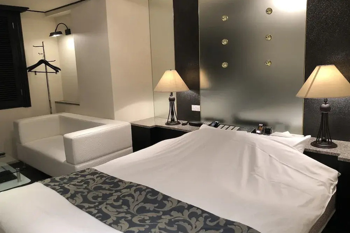 Room 3 of 17