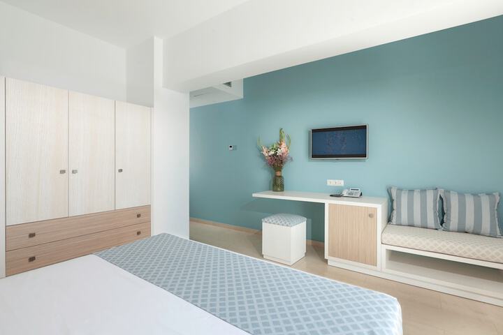Room 9 of 36