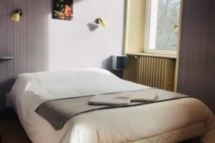Room 9 of 40