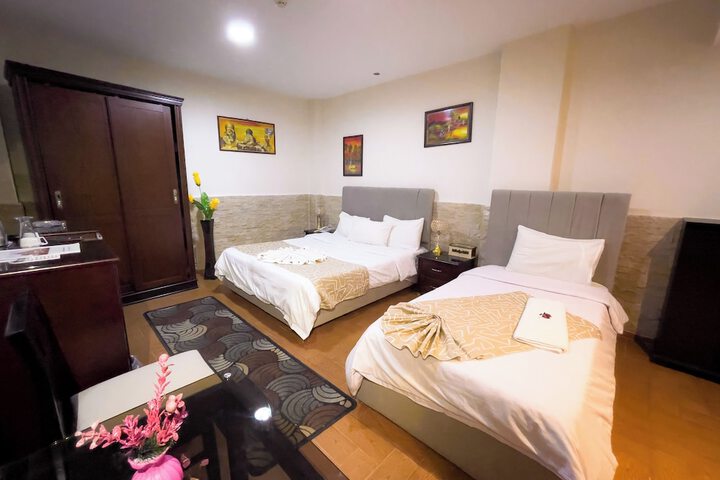 Room 102 of 340