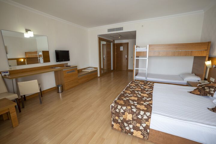 Room 13 of 172