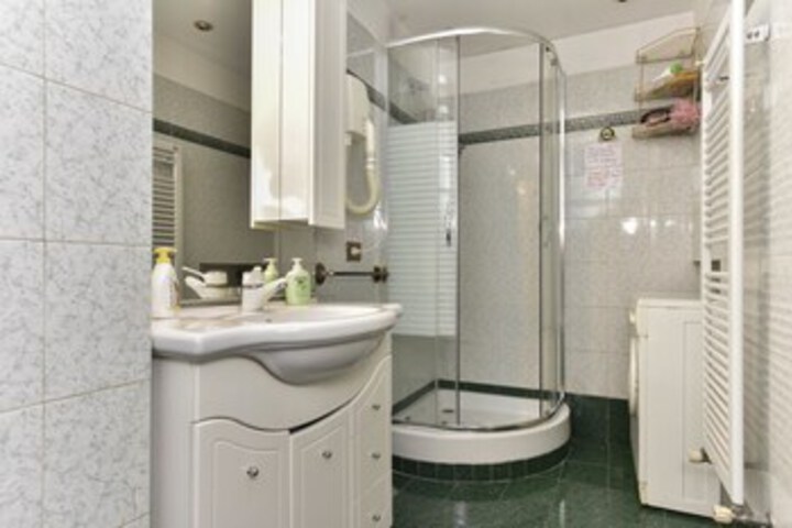 Room 2 of 22