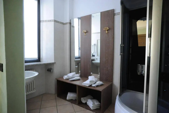 Room 8 of 14